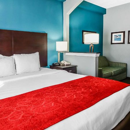 Comfort Suites Tampa - Brandon Heartland Exterior photo