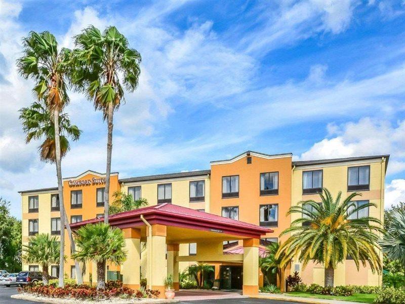 Comfort Suites Tampa - Brandon Heartland Exterior photo