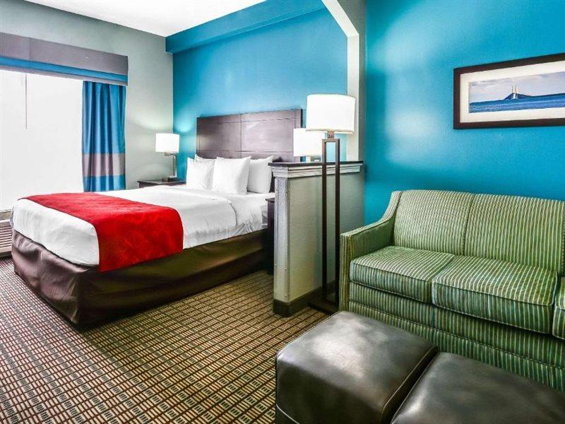 Comfort Suites Tampa - Brandon Heartland Exterior photo