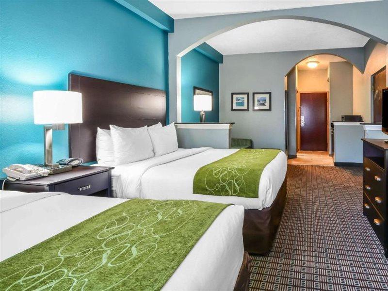 Comfort Suites Tampa - Brandon Heartland Exterior photo