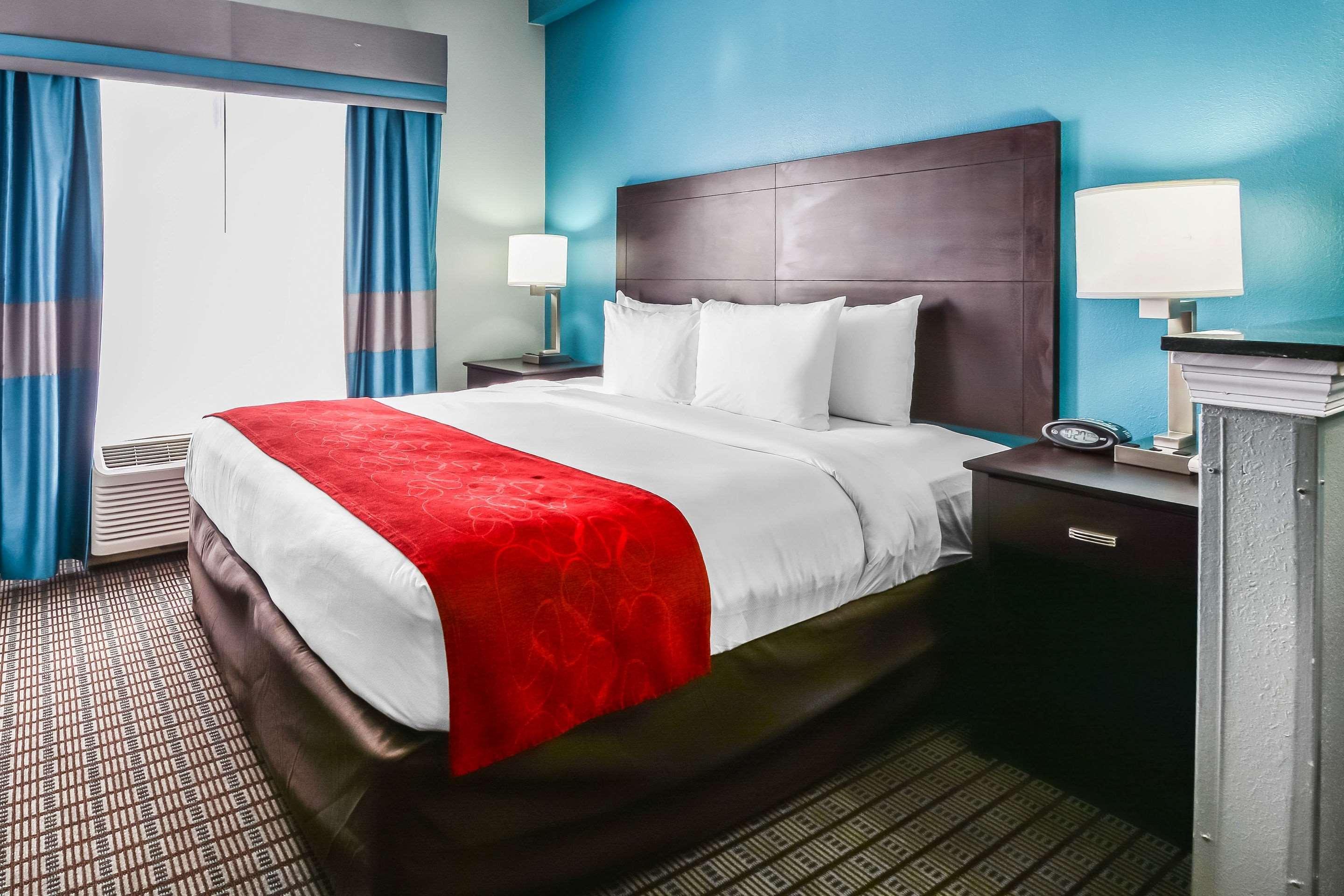 Comfort Suites Tampa - Brandon Heartland Exterior photo