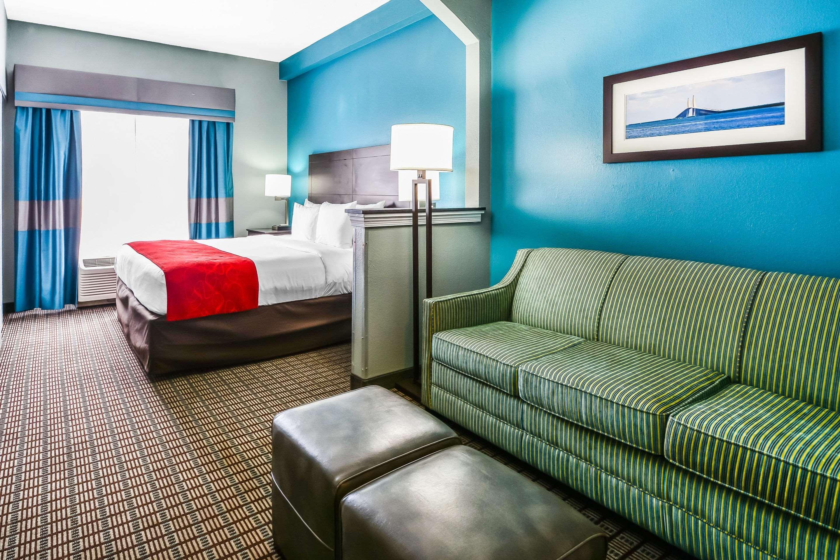 Comfort Suites Tampa - Brandon Heartland Exterior photo