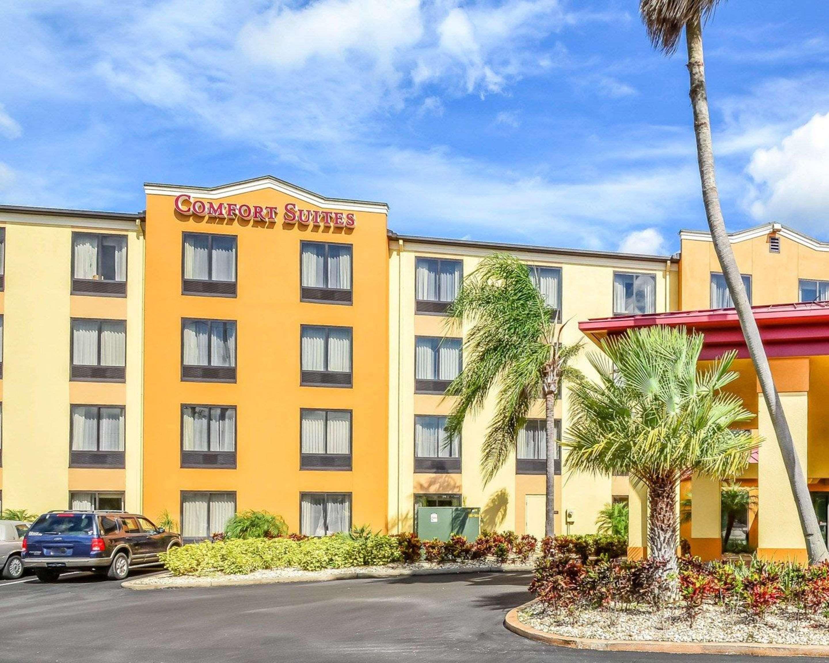 Comfort Suites Tampa - Brandon Heartland Exterior photo