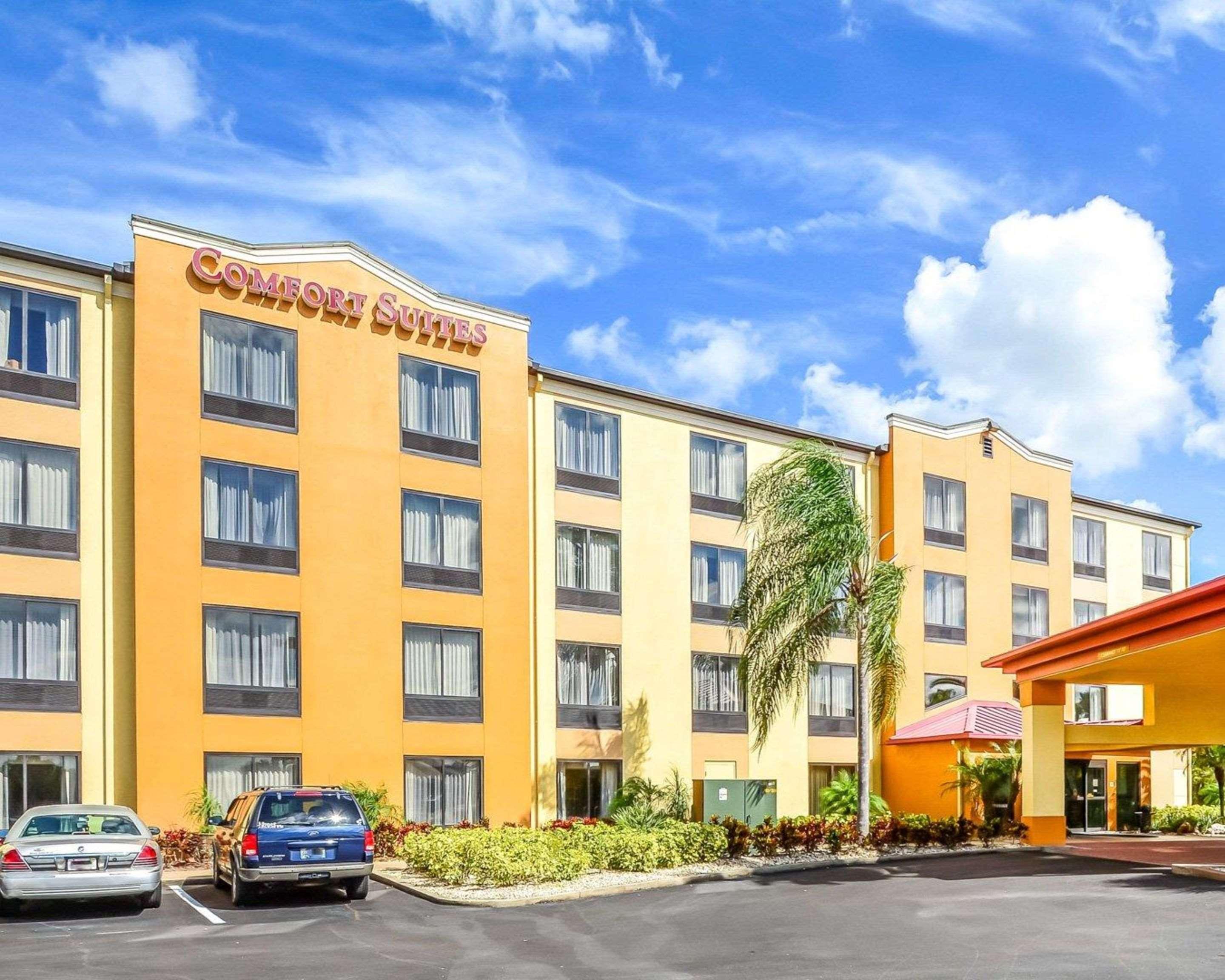 Comfort Suites Tampa - Brandon Heartland Exterior photo