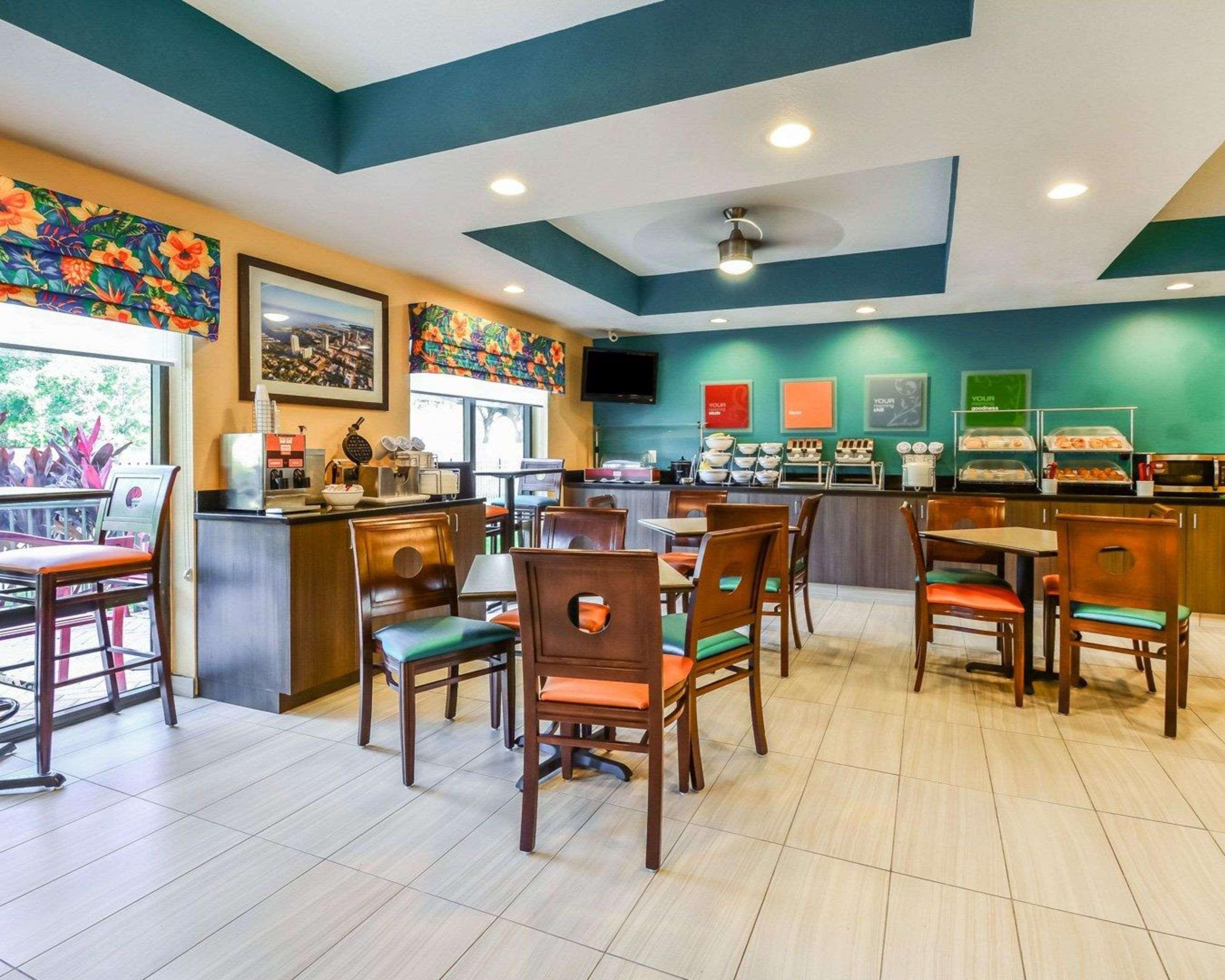 Comfort Suites Tampa - Brandon Heartland Exterior photo