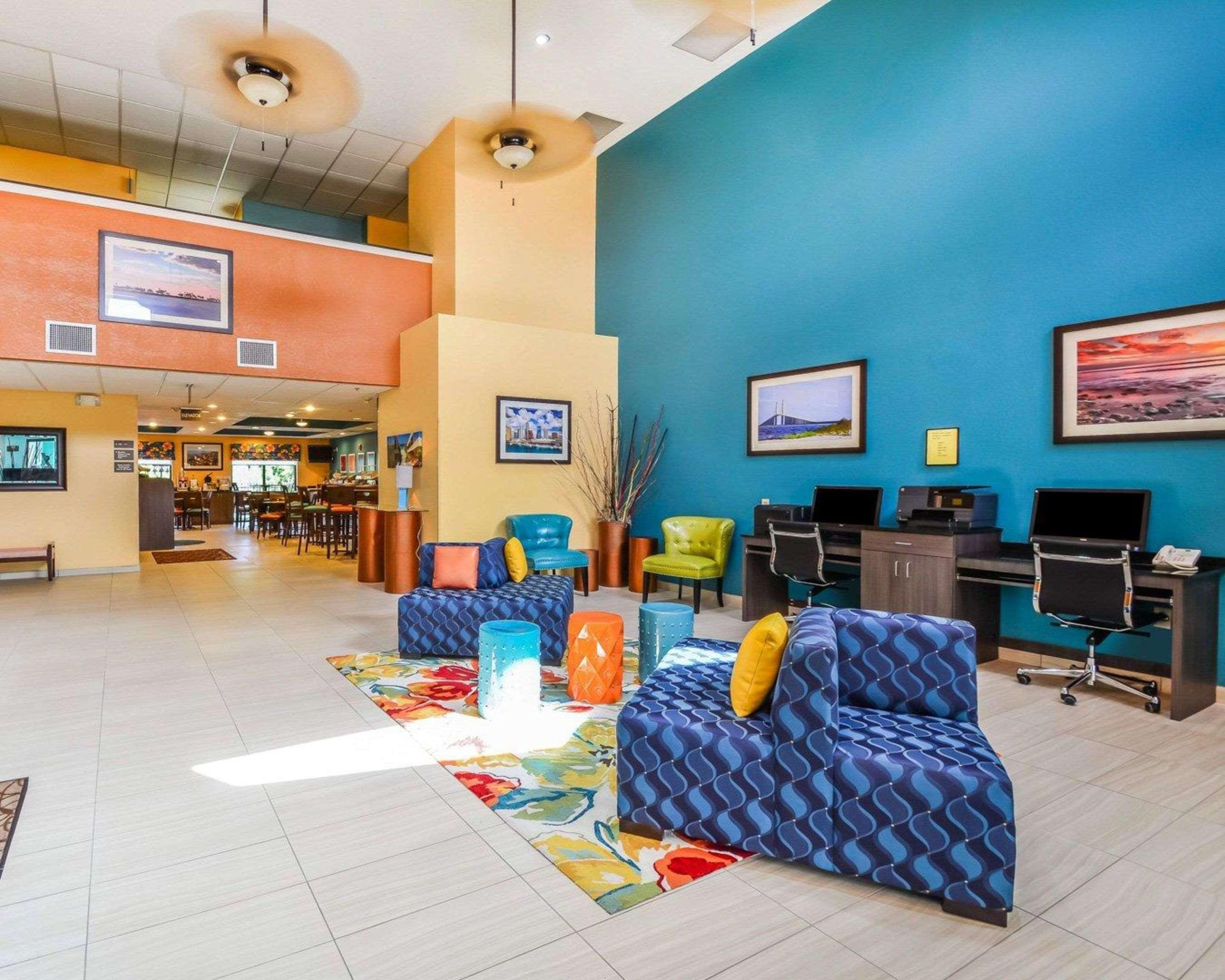 Comfort Suites Tampa - Brandon Heartland Exterior photo