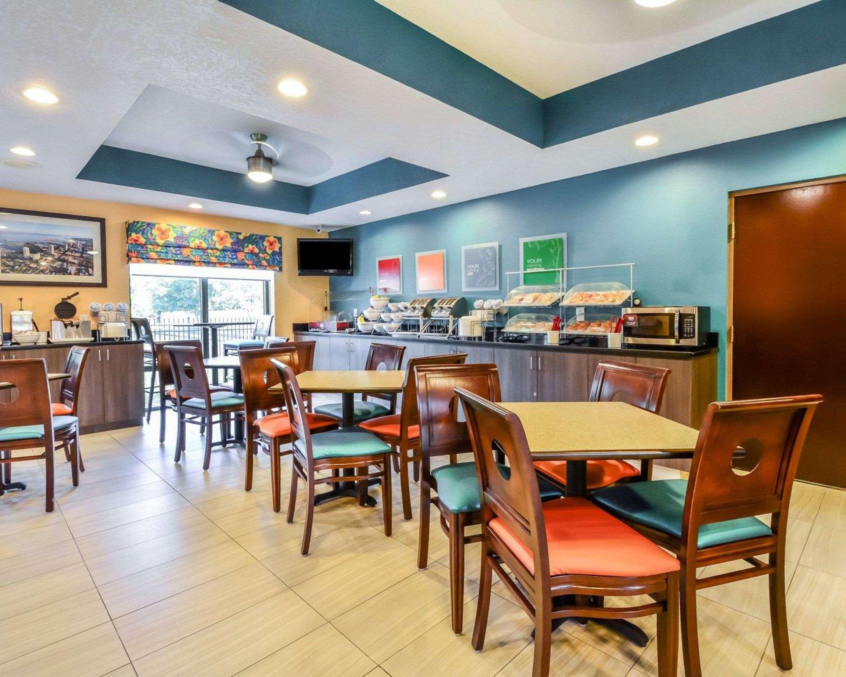 Comfort Suites Tampa - Brandon Heartland Exterior photo