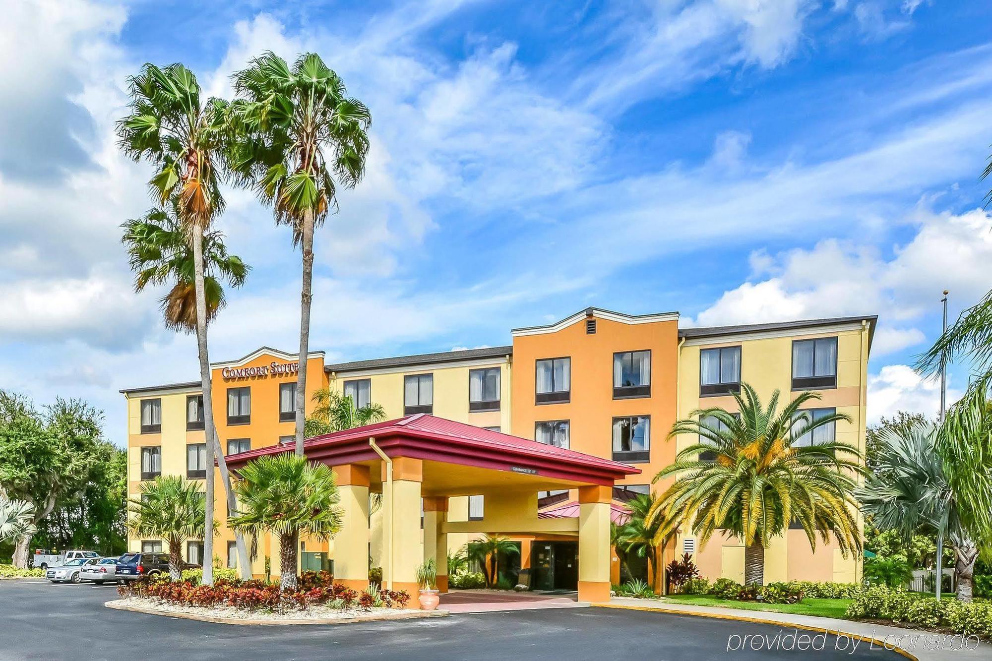 Comfort Suites Tampa - Brandon Heartland Exterior photo