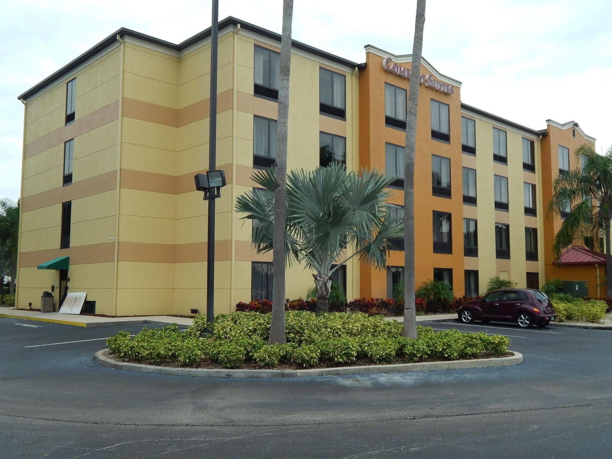 Comfort Suites Tampa - Brandon Heartland Exterior photo