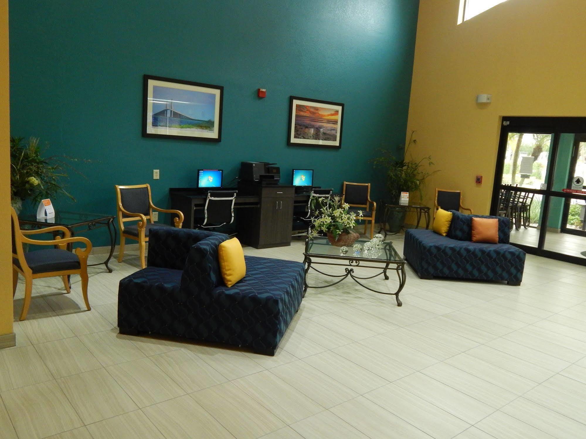 Comfort Suites Tampa - Brandon Heartland Exterior photo