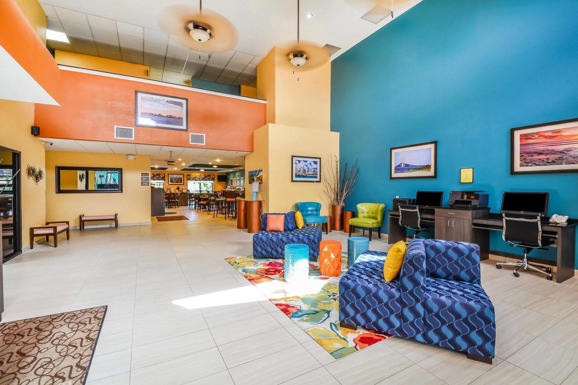 Comfort Suites Tampa - Brandon Heartland Exterior photo