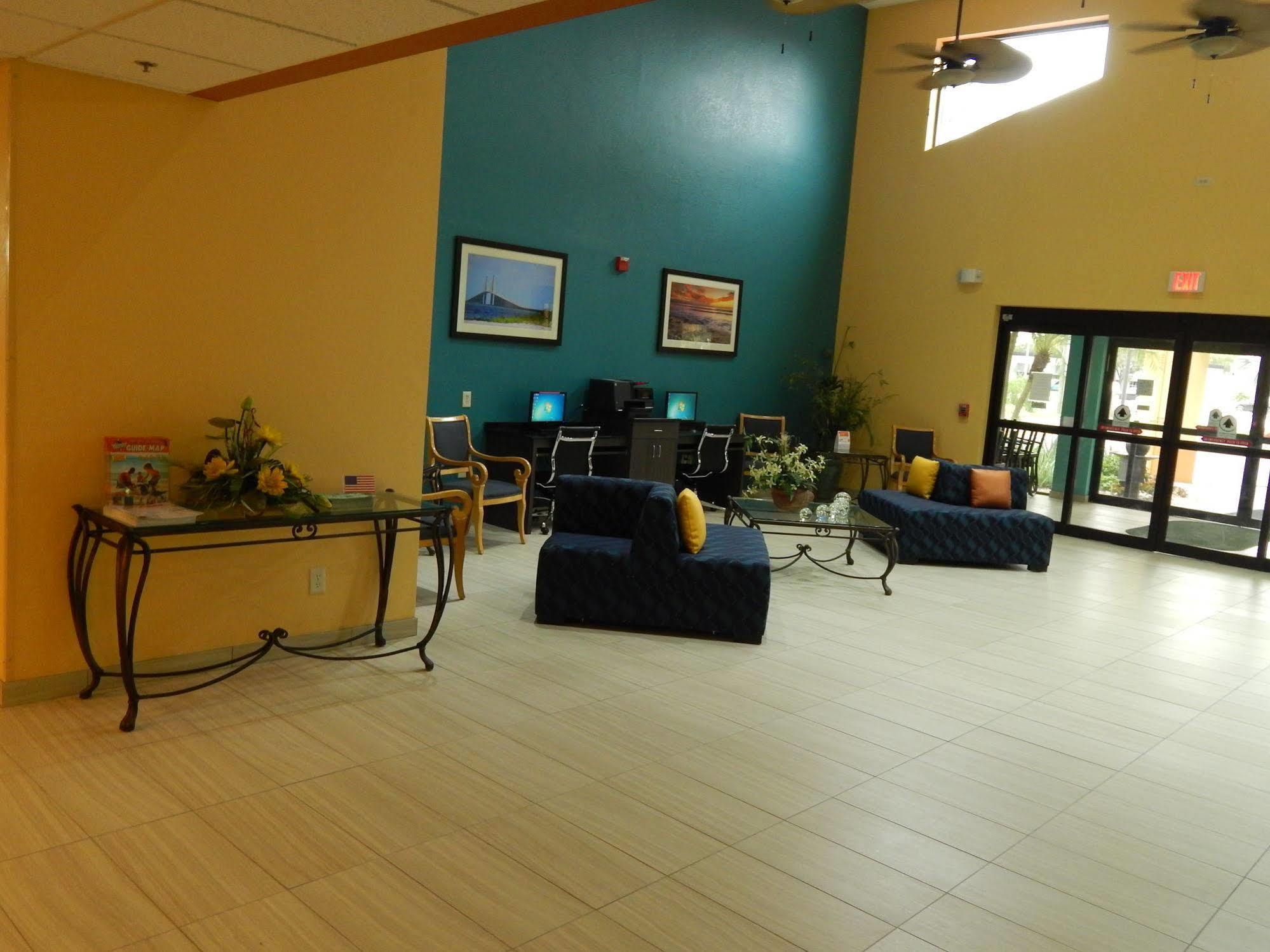 Comfort Suites Tampa - Brandon Heartland Exterior photo